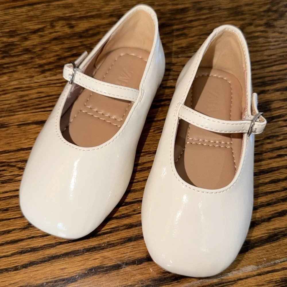 NWOT ZARA PATENT BALLET FLATS 22
